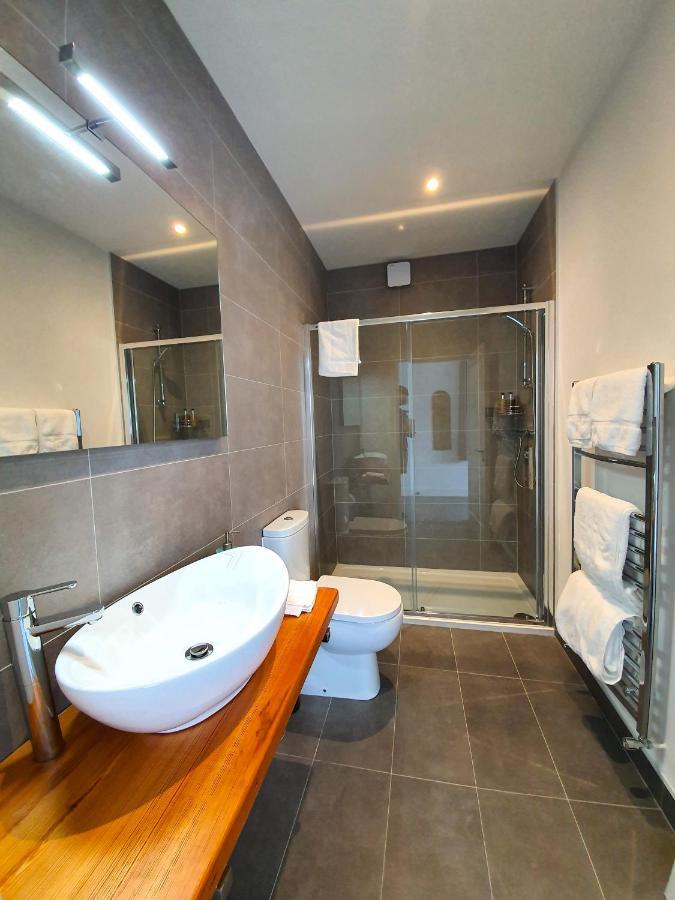 مبيت وإفطار Dingle Garden Townhouse المظهر الخارجي الصورة A wet room