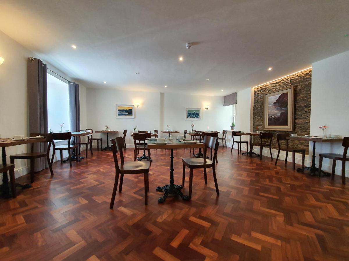 مبيت وإفطار Dingle Garden Townhouse المظهر الخارجي الصورة The dining room at the Old Post Office