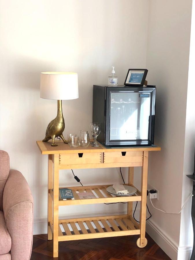 مبيت وإفطار Dingle Garden Townhouse المظهر الخارجي الصورة A mini-fridge in a hotel room