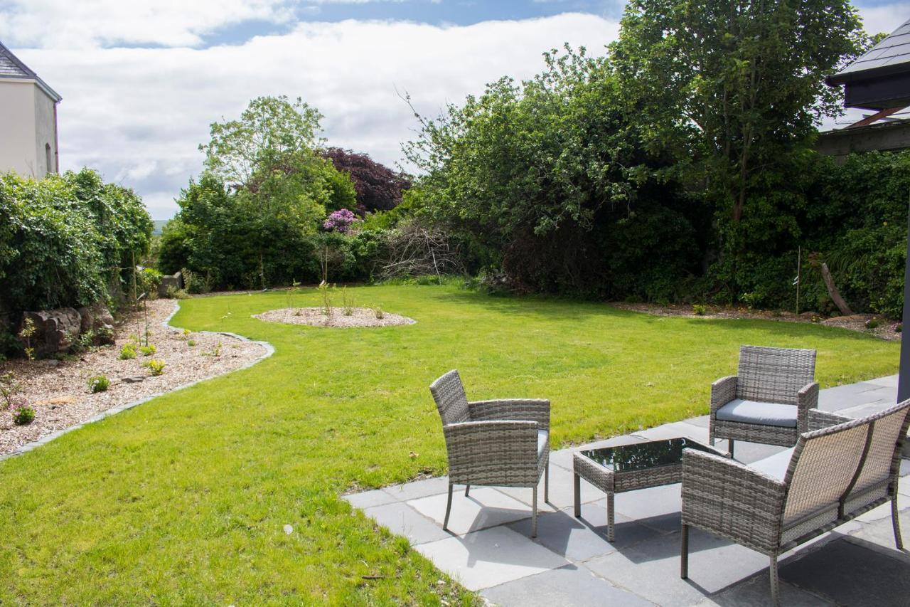 مبيت وإفطار Dingle Garden Townhouse المظهر الخارجي الصورة The garden of the house